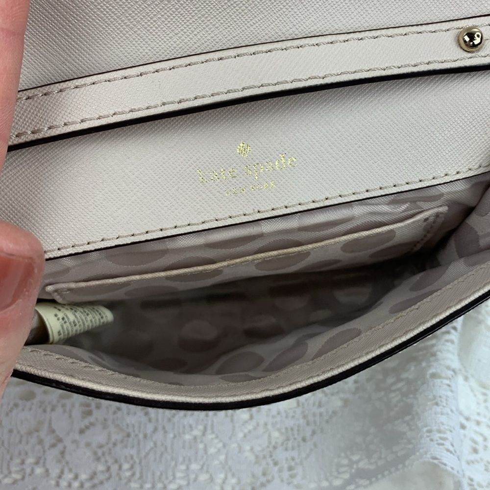 Kate Spade Creme Saffiano Leather Crossbody Bag Gold chain strap Flap snap close - Picture 7 of 15